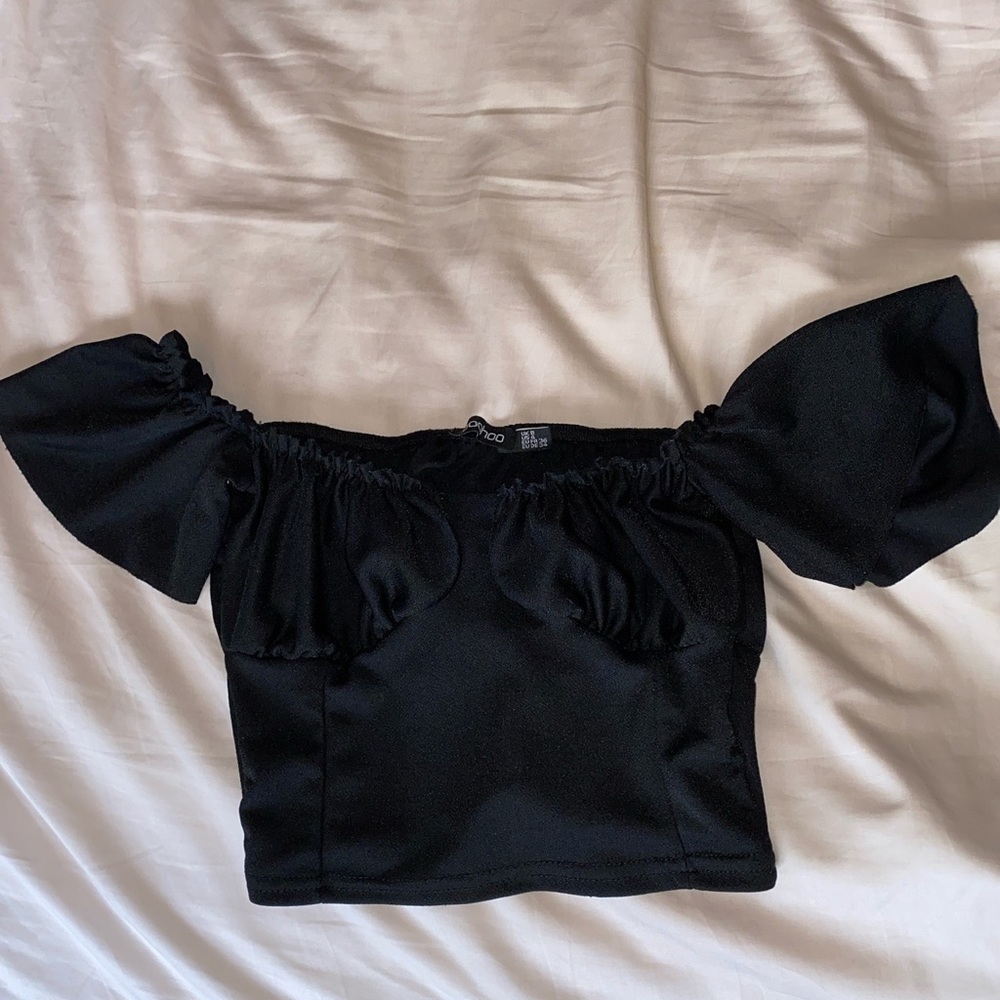 BooHoo black cropped top